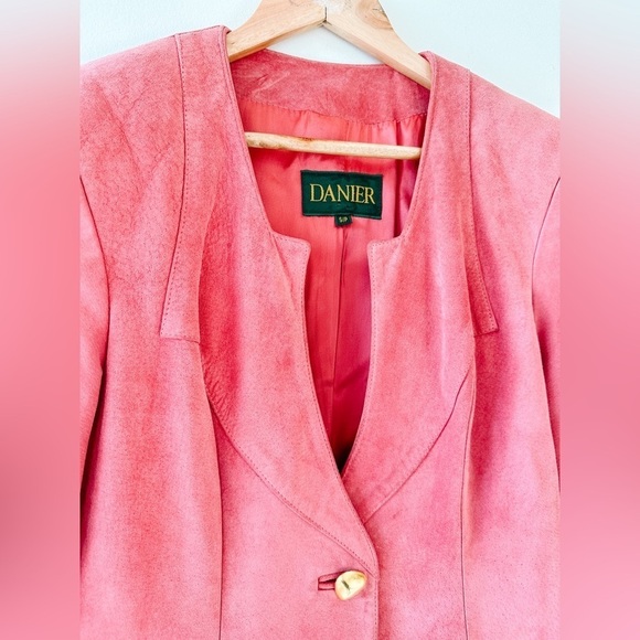 Danier Leather - Suede Jacket & Pencil Skirt Set - Bright Pink - Size 6 - Picture 10 of 15
